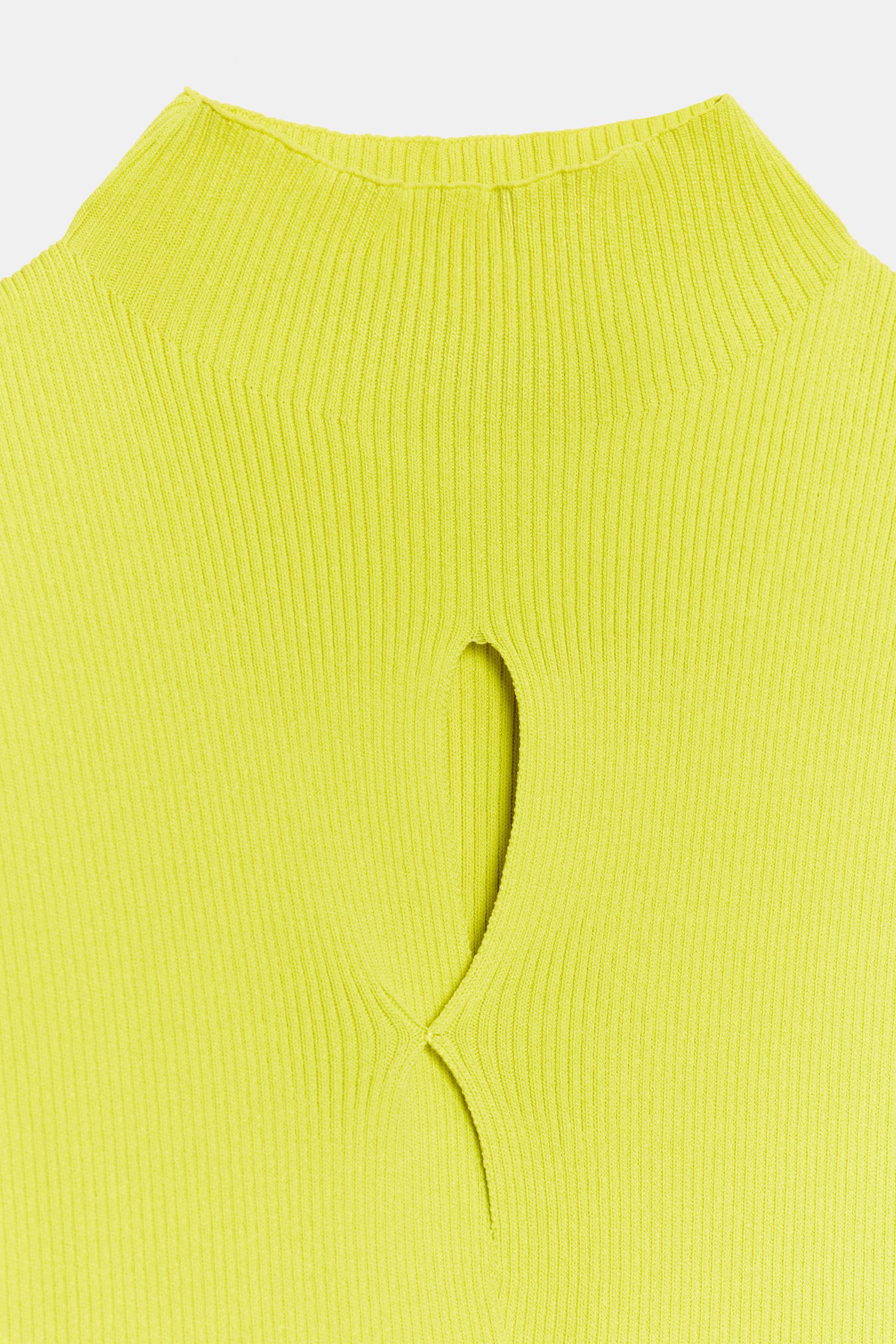 CUT OUT KNIT TOP
